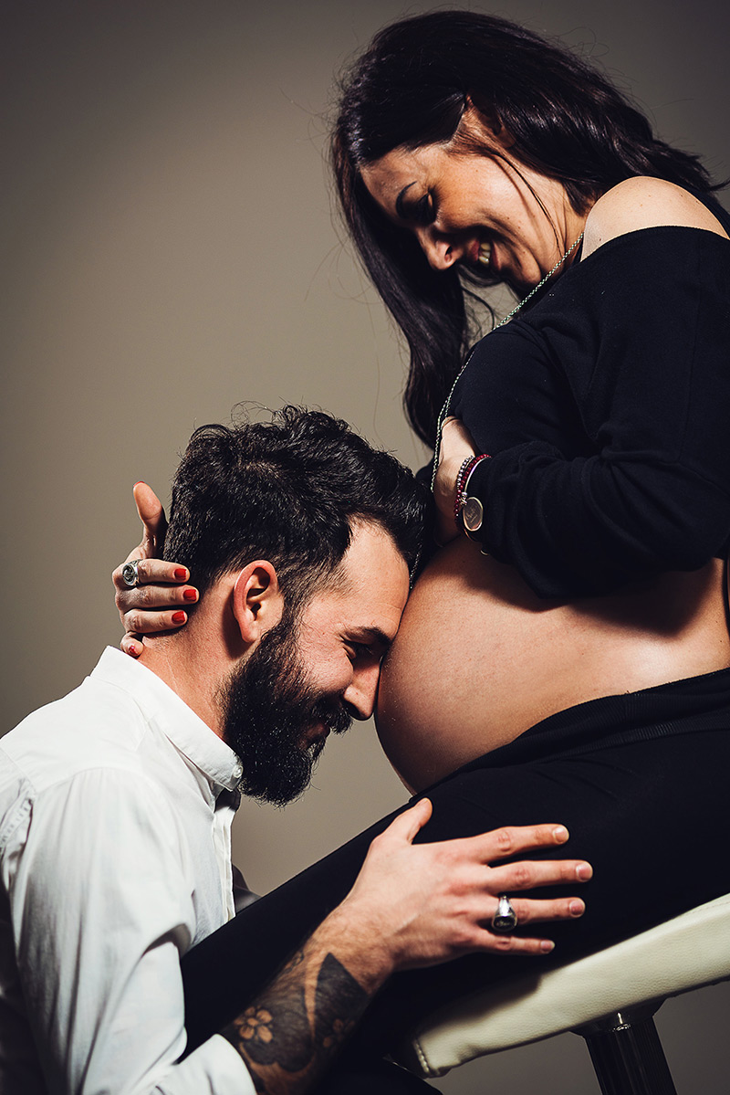 davide posenato fotografo maternita torino sara marco testa pancione