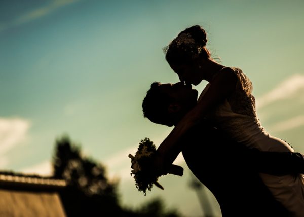 davide posenato fotografo matrimonio a cherasco torino cuneo sposi bacio somaschi