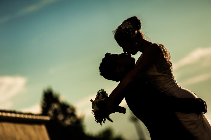 davide posenato fotografo matrimonio a cherasco torino cuneo sposi bacio somaschi
